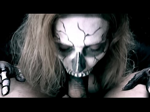 ❤️ Demon nighean sucking cock le a beul dubh agus slugadh cum. ☑  Bhidio gnè  leinn